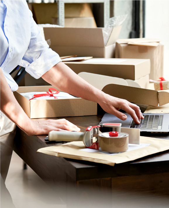 Merchant is making invoice using Helcim online invoicing tool